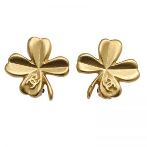 CHANEL coco mark clover earrings
