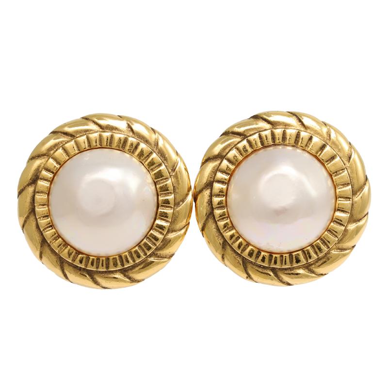 CHANEL fake pearl earrings