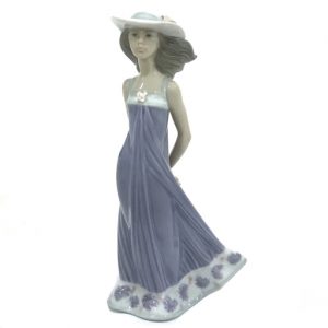 Lladro girl figurine figurine